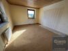 Ihr Wohntraum zum Verwirklichen – 4 Zi.-Whg. nahe Bayreuth - Schlafzimmer Ist-Zustand